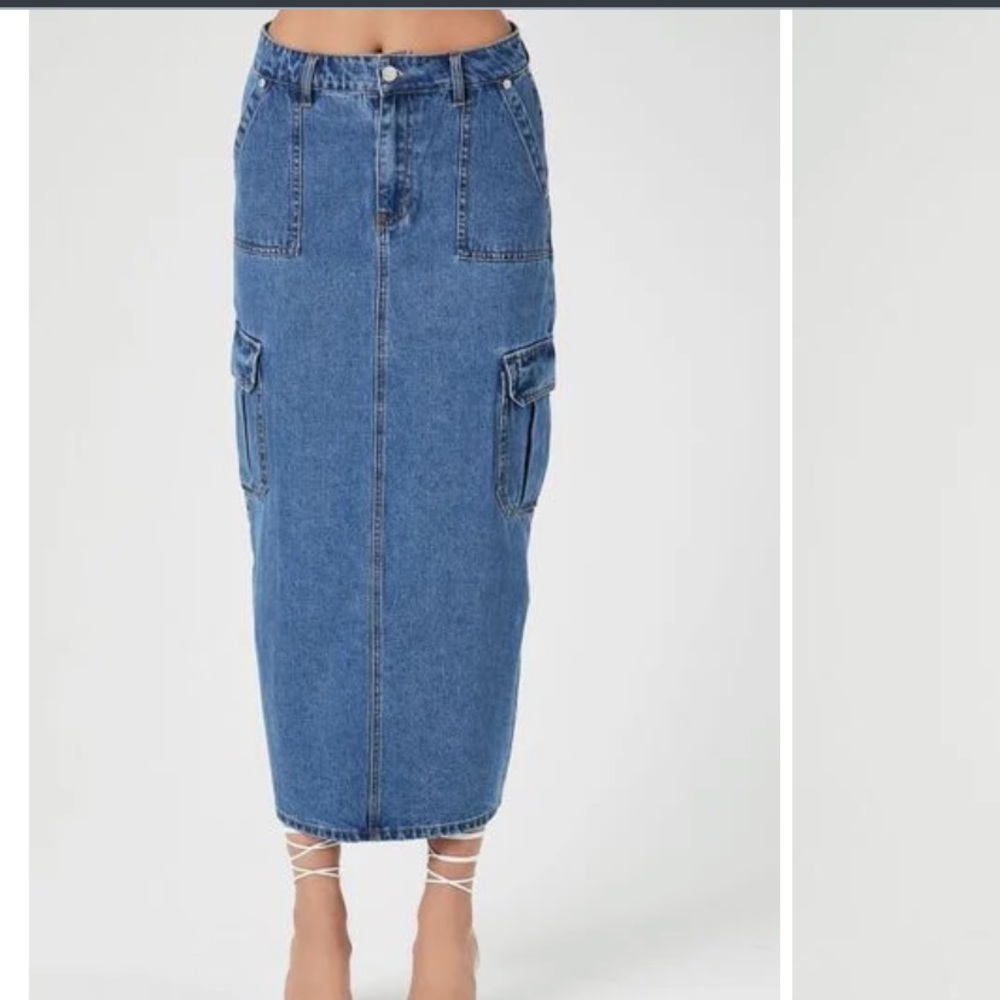 NWT : Denim Cargo MIDI Skirt